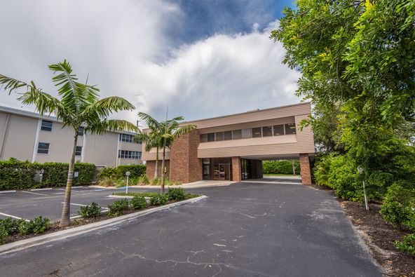 BRAND NEW, TURNKEY, GROUND FLOOR MEDICAL SUITE!: 7126 Beneva Rd, Sarasota, FL 34238